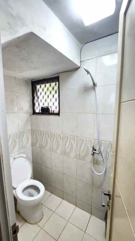 dijual rumah cluster regina metland cakung