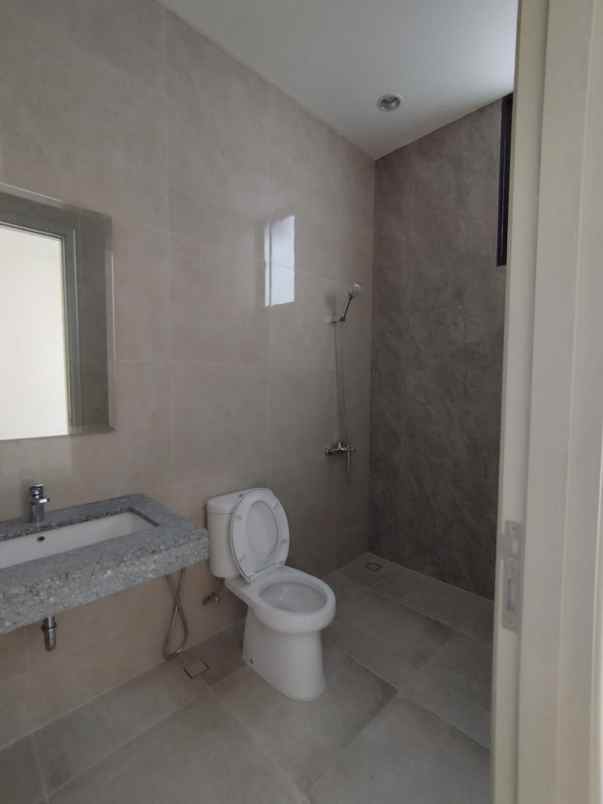 dijual rumah cluster sentarum asya jgc