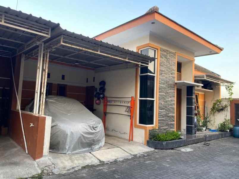 dijual rumah dekat jalan gedongkuning