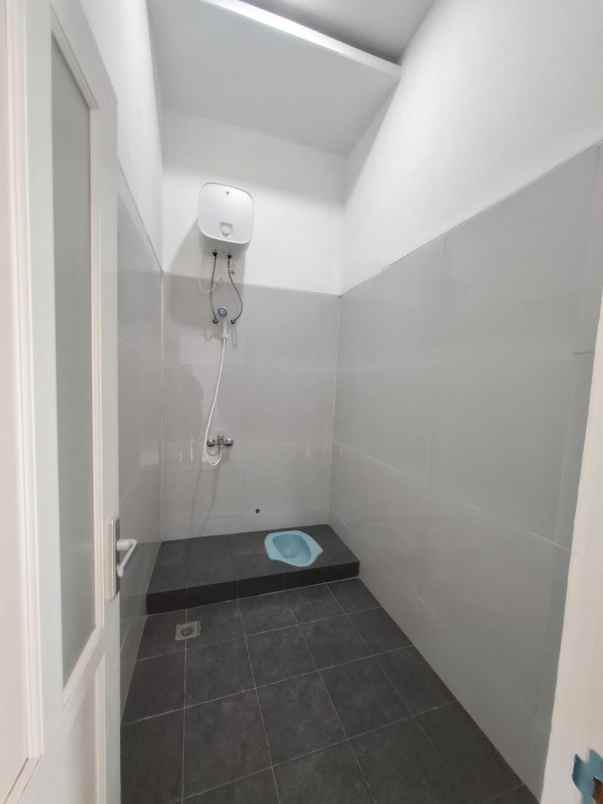 dijual rumah dekat jalan tajem