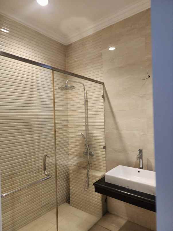 dijual rumah dharmahusada