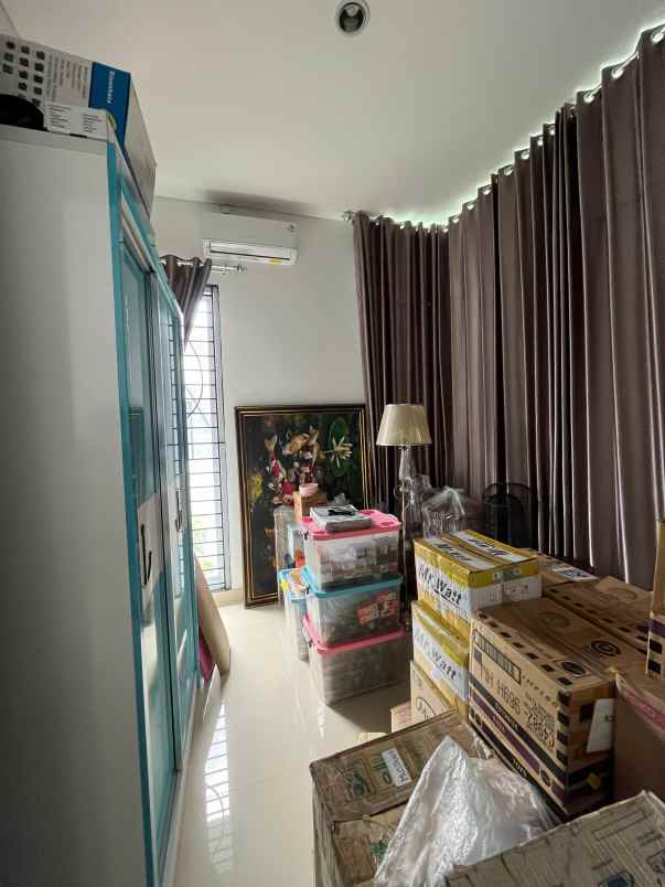 dijual rumah di perum elit colomadu karanganyar