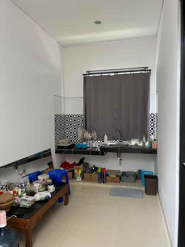 dijual rumah di perum elit colomadu karanganyar