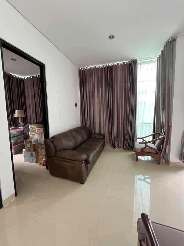 dijual rumah di perum elit colomadu karanganyar