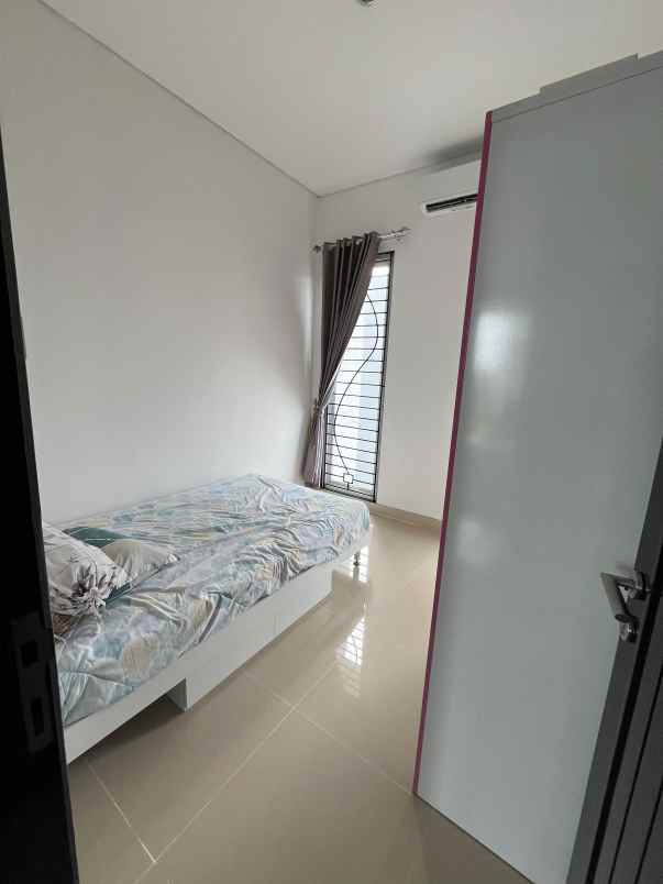 dijual rumah di perum elit colomadu karanganyar