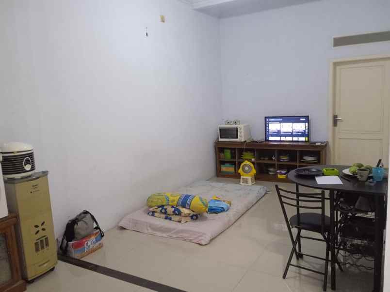 dijual rumah di perumahan kemantren sumber