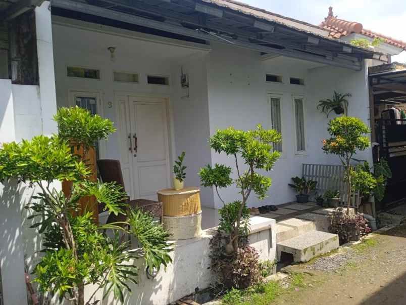 dijual rumah di perumahan kemantren sumber