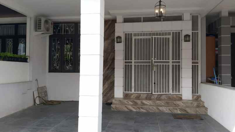 dijual rumah di raffles hills cibubur furnished