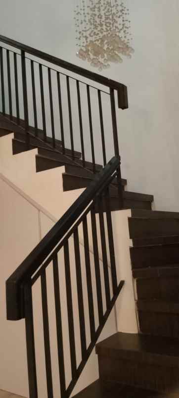 dijual rumah di raffles hills cibubur furnished