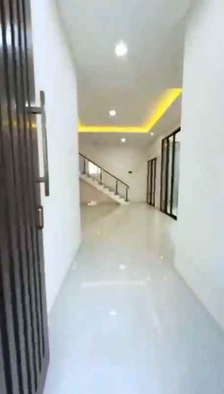 dijual rumah dian istana