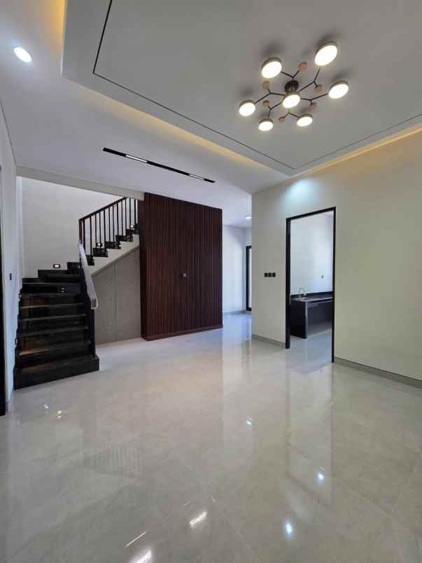 dijual rumah dian istana