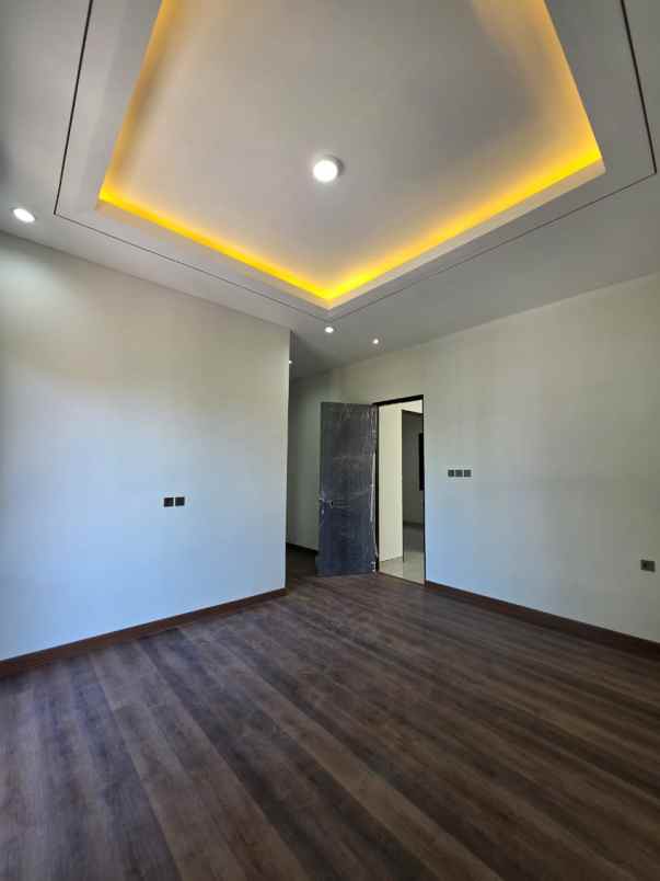 dijual rumah dian istana