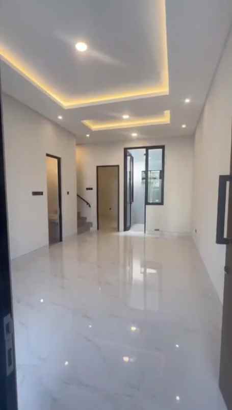 dijual rumah dian istana