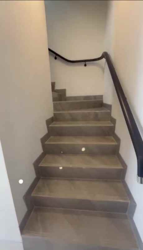 dijual rumah dian istana