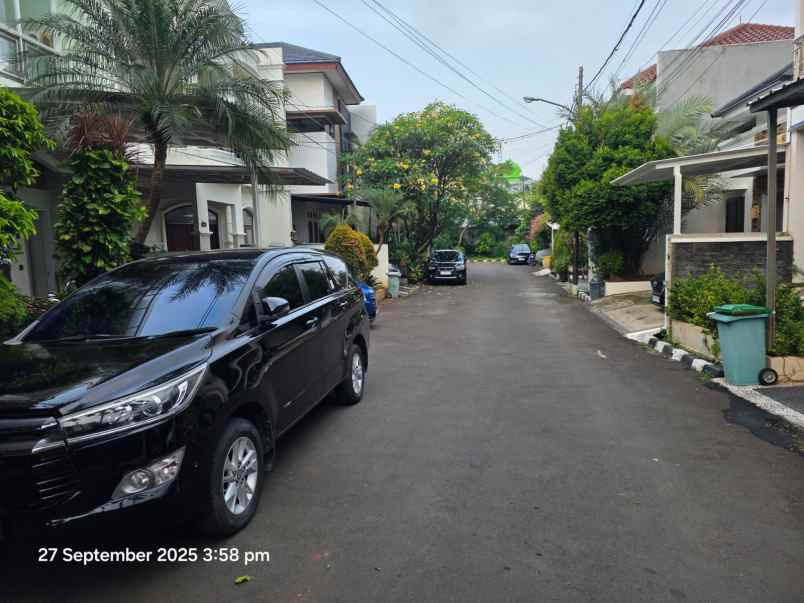 dijual rumah duren tiga