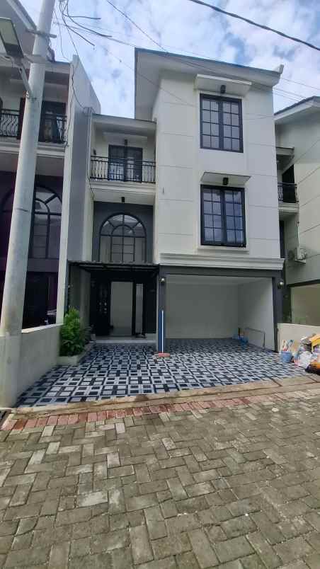 dijual rumah duta premier cibubur