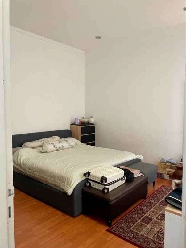 dijual rumah emerald bintaro