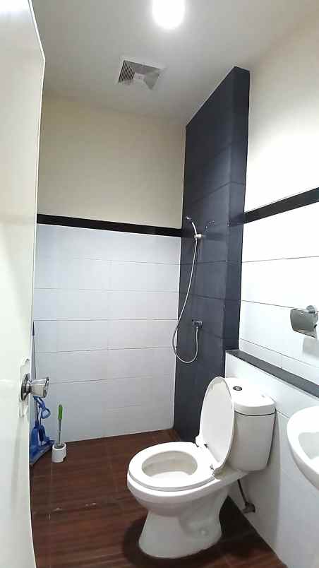 dijual rumah gading griya lestari