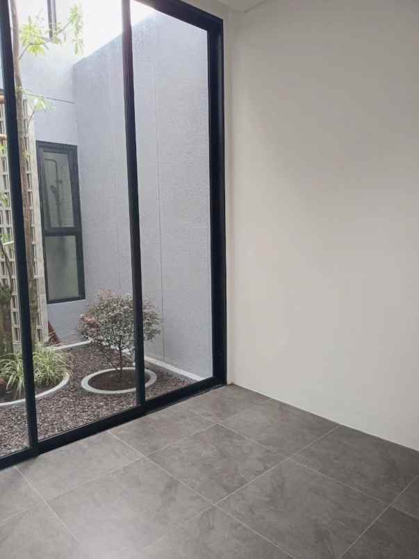 dijual rumah gatot subroti