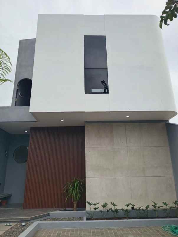 dijual rumah gatot subroti