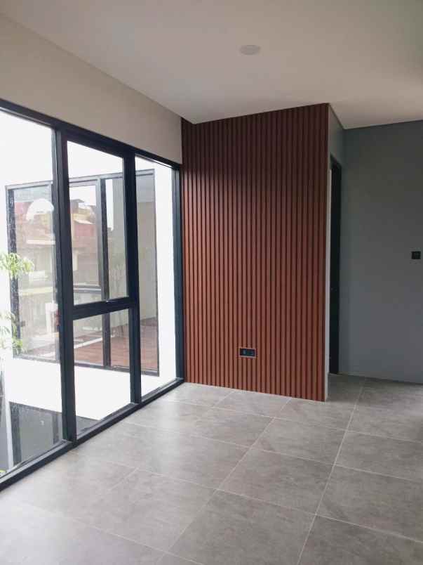 dijual rumah gatot subroti