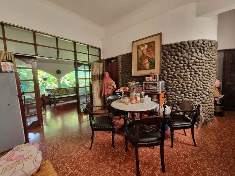 dijual rumah gaya klasik di sutawinangun cirebon