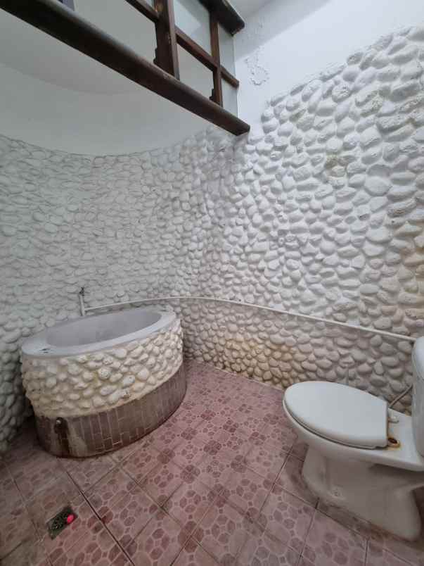 dijual rumah gaya klasik di sutawinangun cirebon