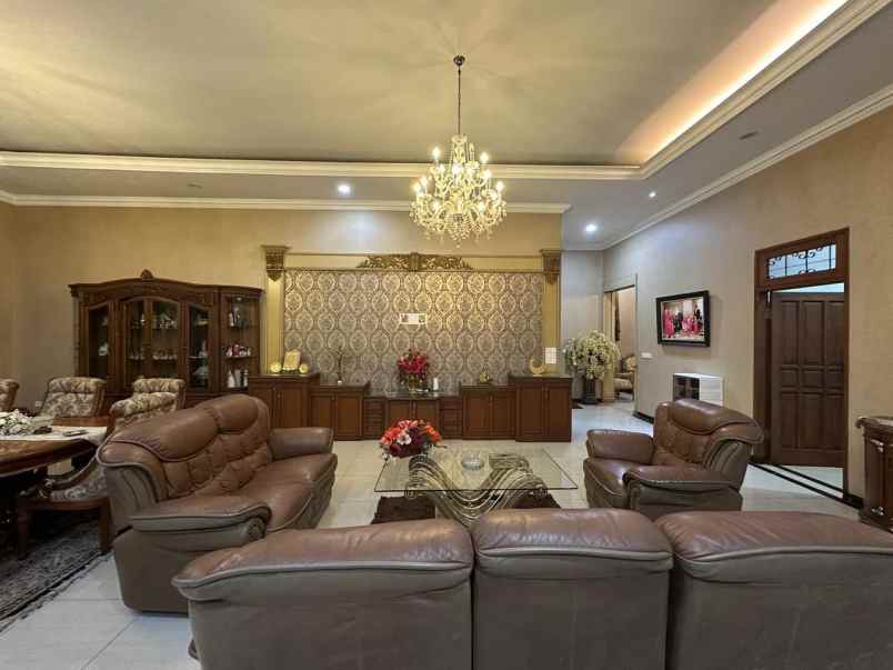 dijual rumah gayung kebonsari