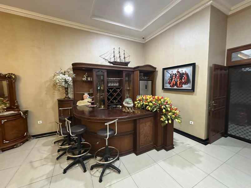 dijual rumah gayung kebonsari