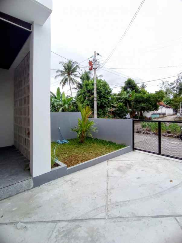 dijual rumah gentan ngebo