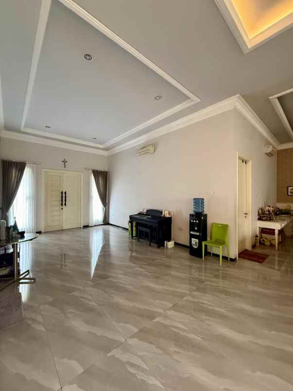 dijual rumah graha famili