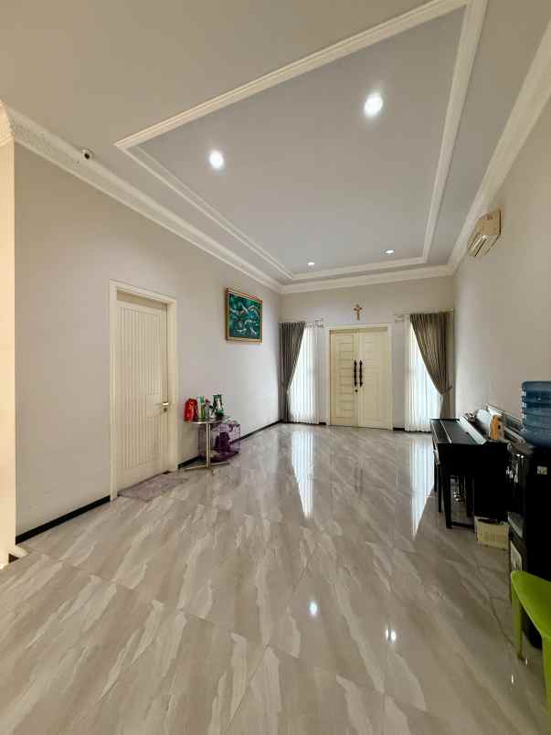 dijual rumah graha famili