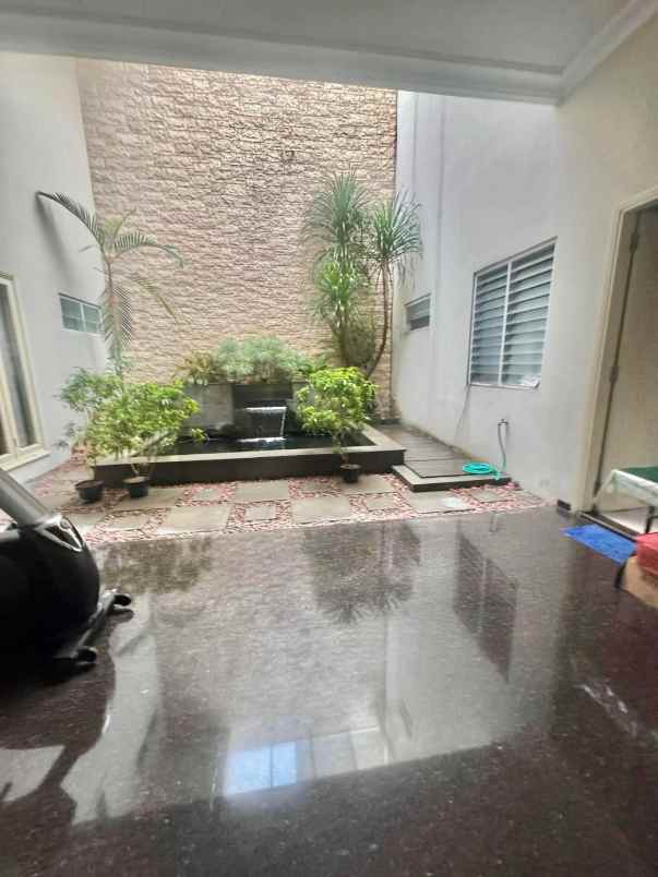 dijual rumah graha famili