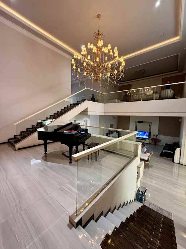 dijual rumah graha famili