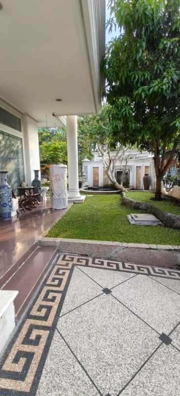 dijual rumah graha famili
