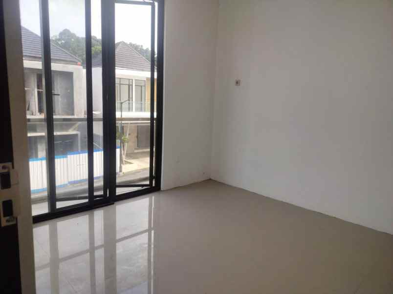 dijual rumah grandia metropolis a 3a