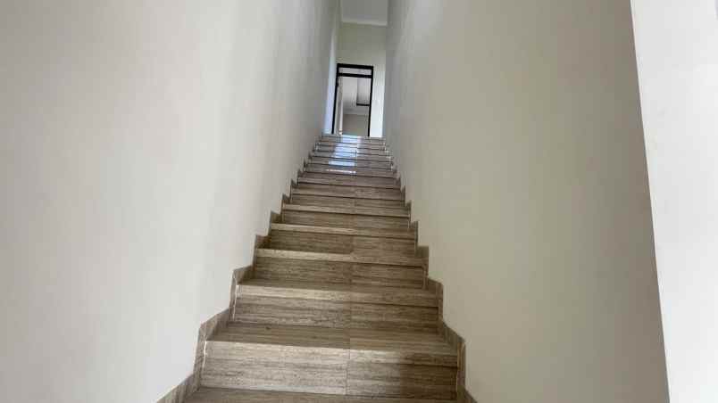 dijual rumah greenlake wonorejo