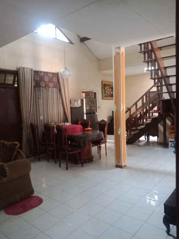 dijual rumah griya kebraon