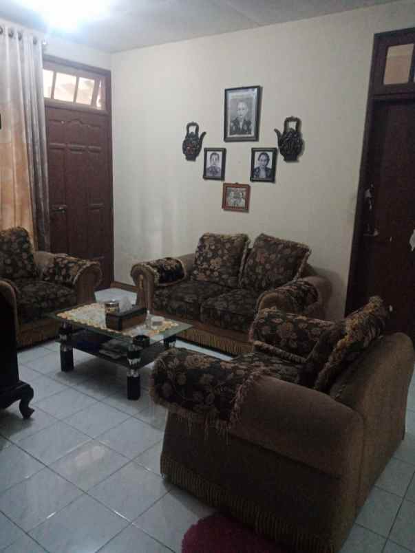 dijual rumah griya kebraon