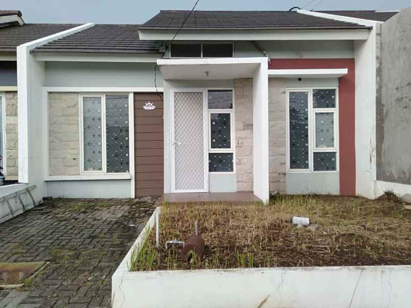dijual rumah jade hamlet menganti surabaya