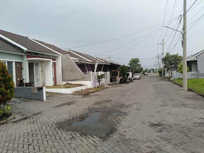 dijual rumah jade hamlet menganti surabaya