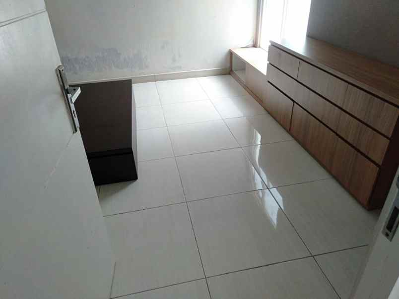 dijual rumah jade hamlet menganti surabaya