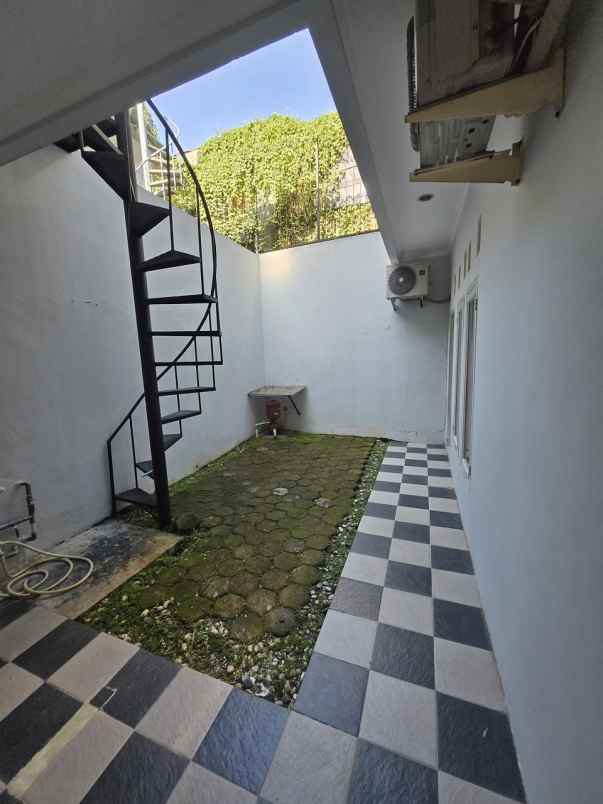 dijual rumah jagakarsa