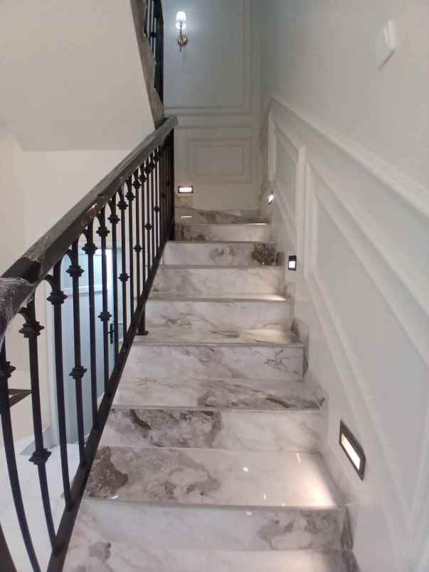 dijual rumah jagakarsa