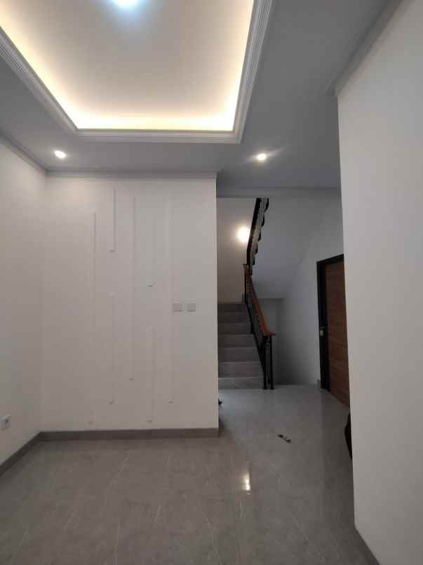 dijual rumah jalan kahfi 2