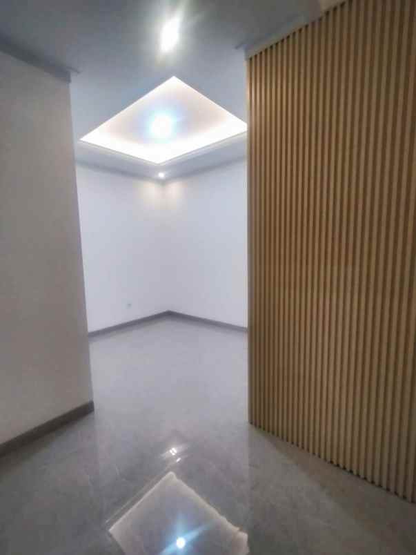 dijual rumah jalan kahfi 2