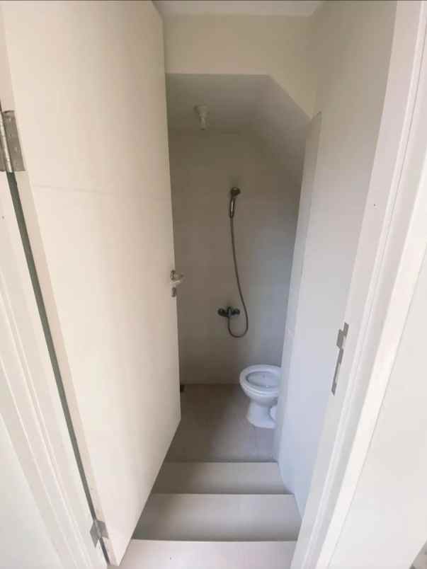 dijual rumah jalan northwest lake citraland