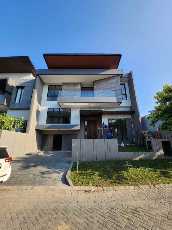 dijual rumah jalan pakuwon indah