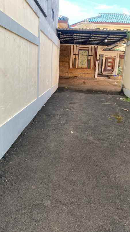 dijual rumah jalan pinang ranti timur