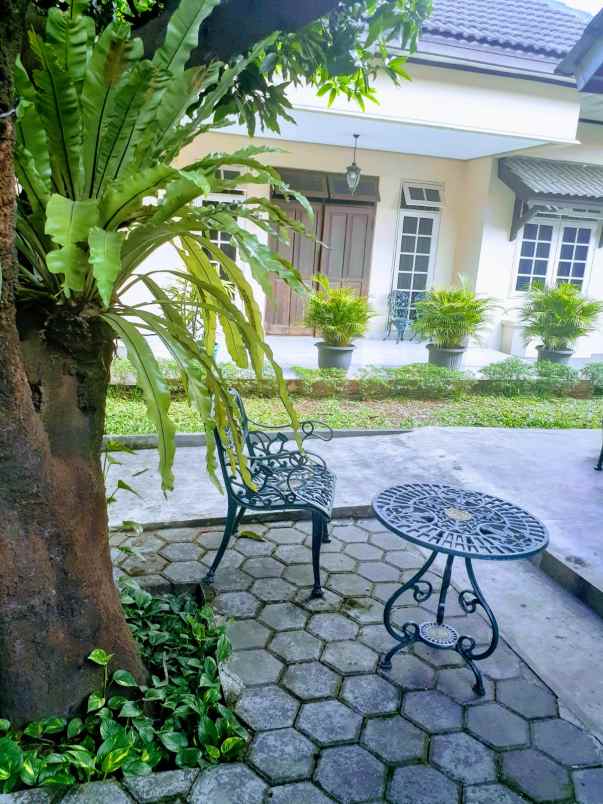 dijual rumah jalan pondok bambu raya